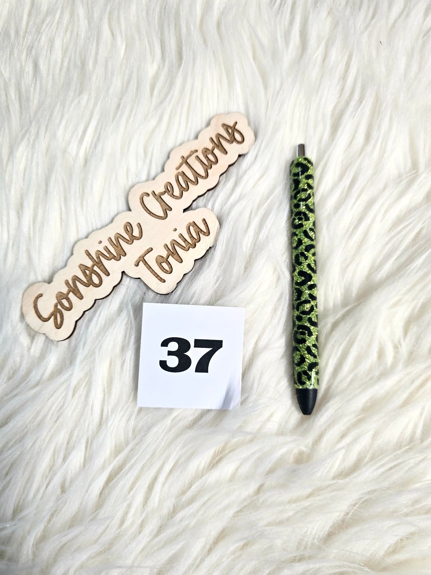 #37 Ready to ship pen (as pictured)