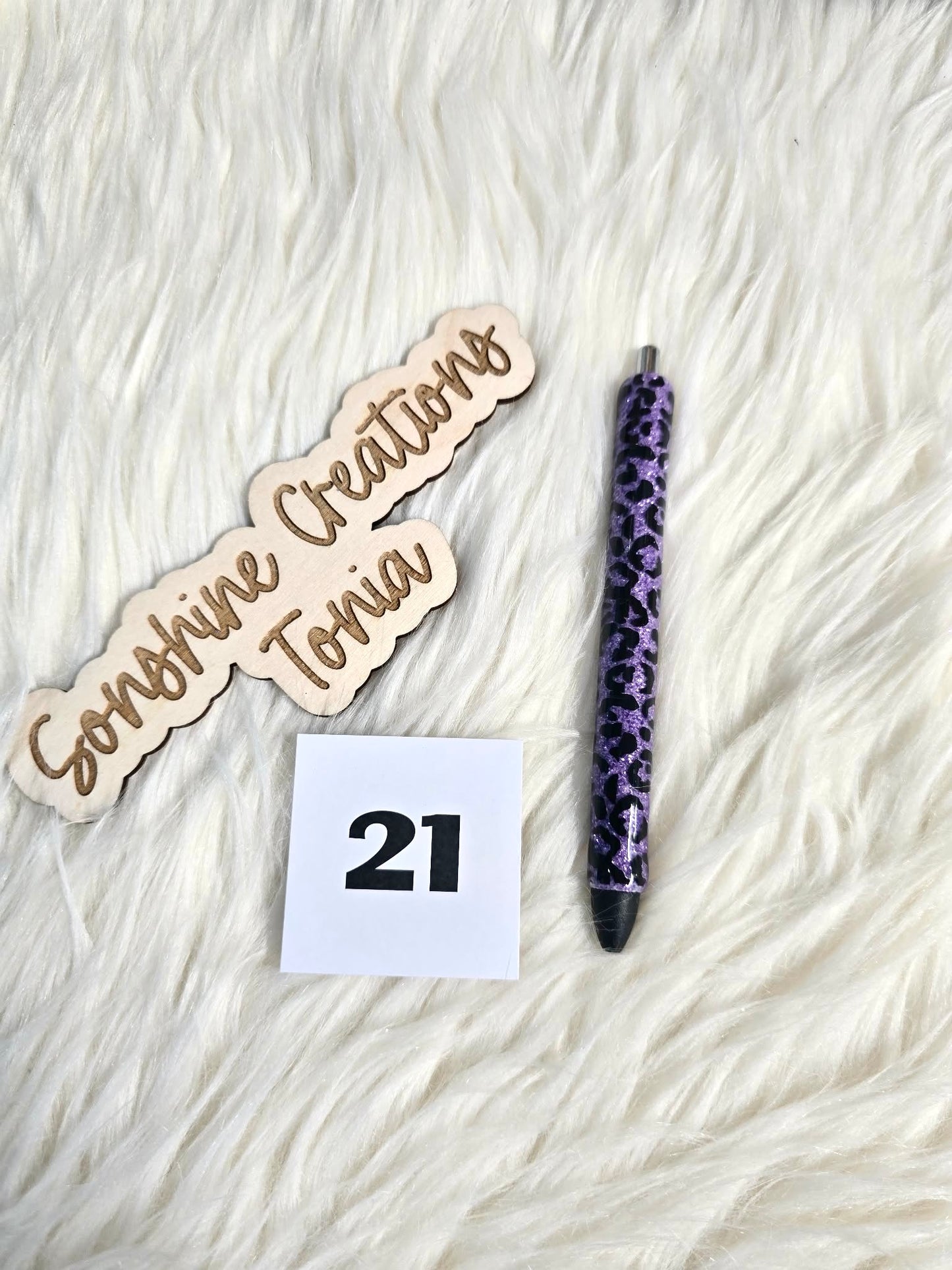 #21 Ready to ship pen (as pictured)