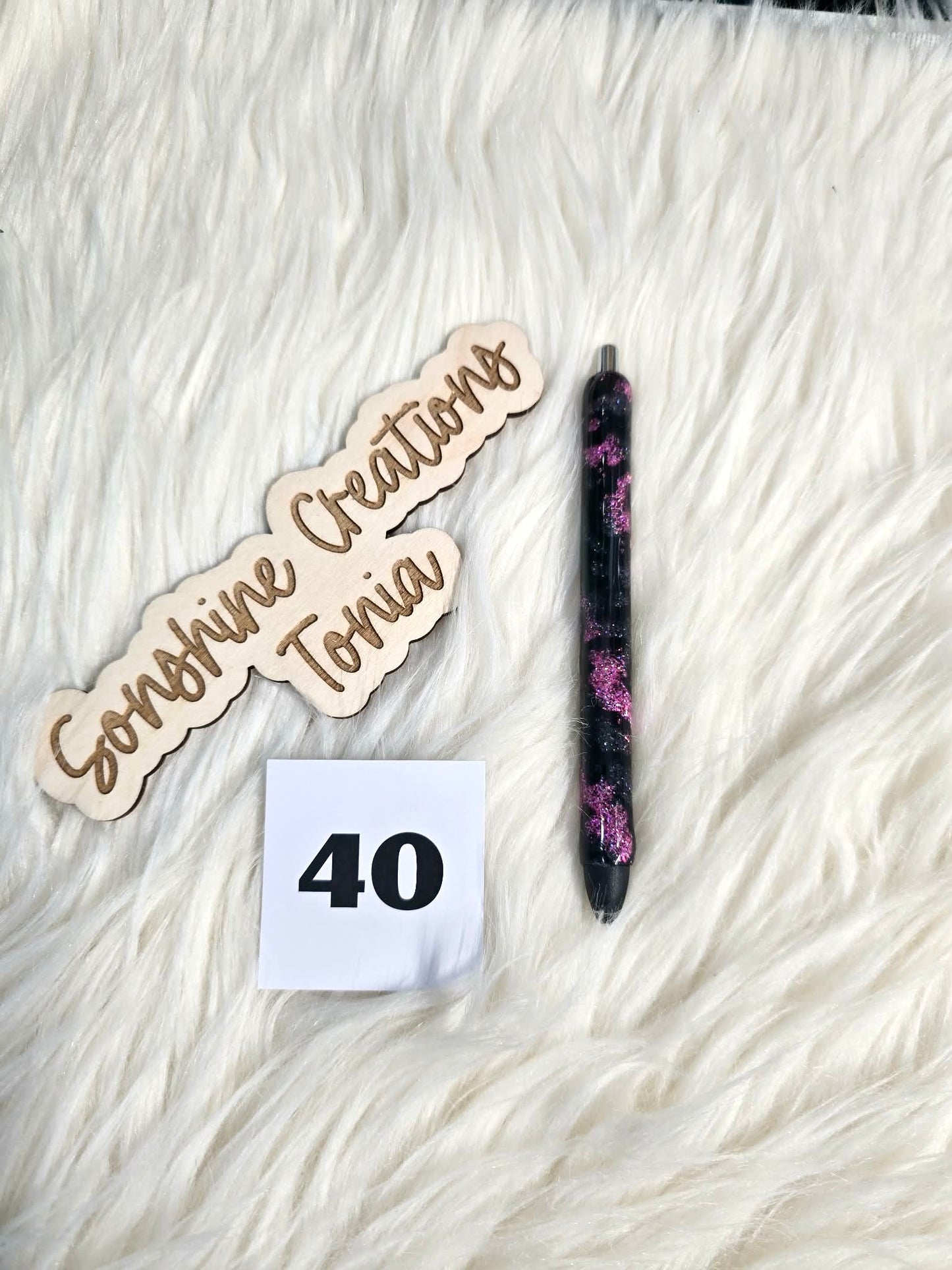 #40 Ready to ship pen (as pictured)