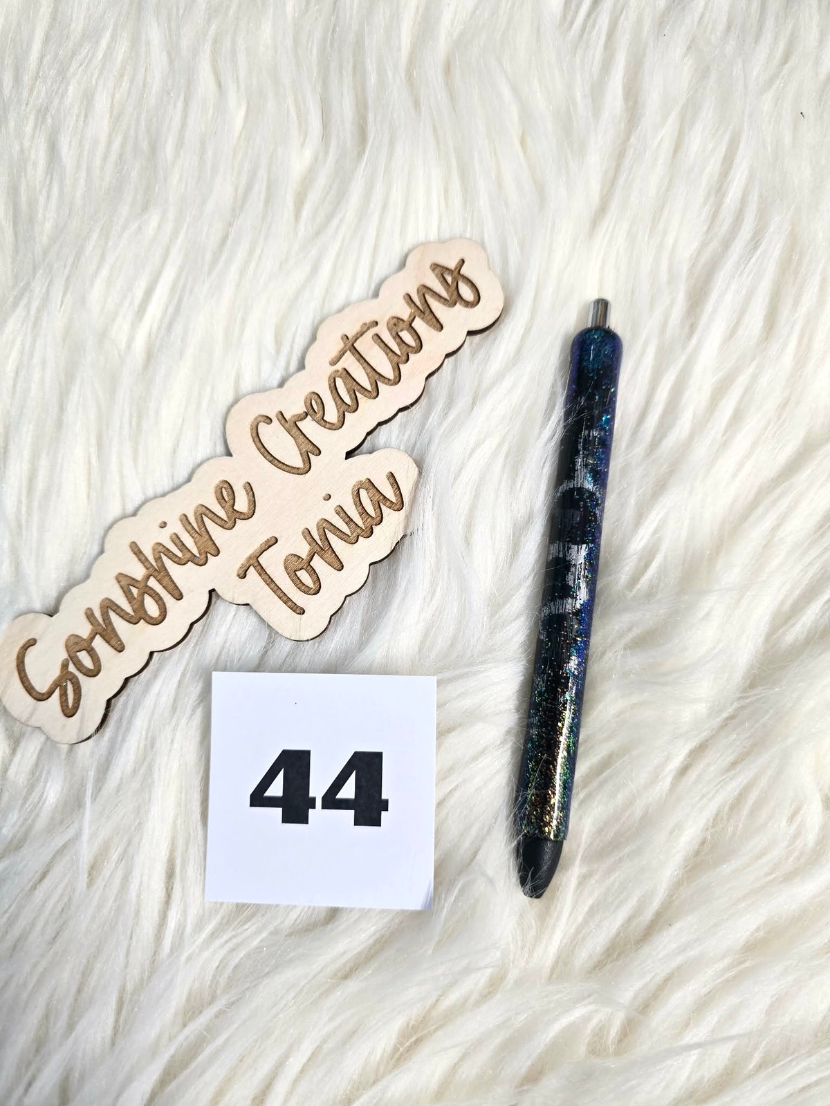 #44 Ready to ship pen (as pictured)