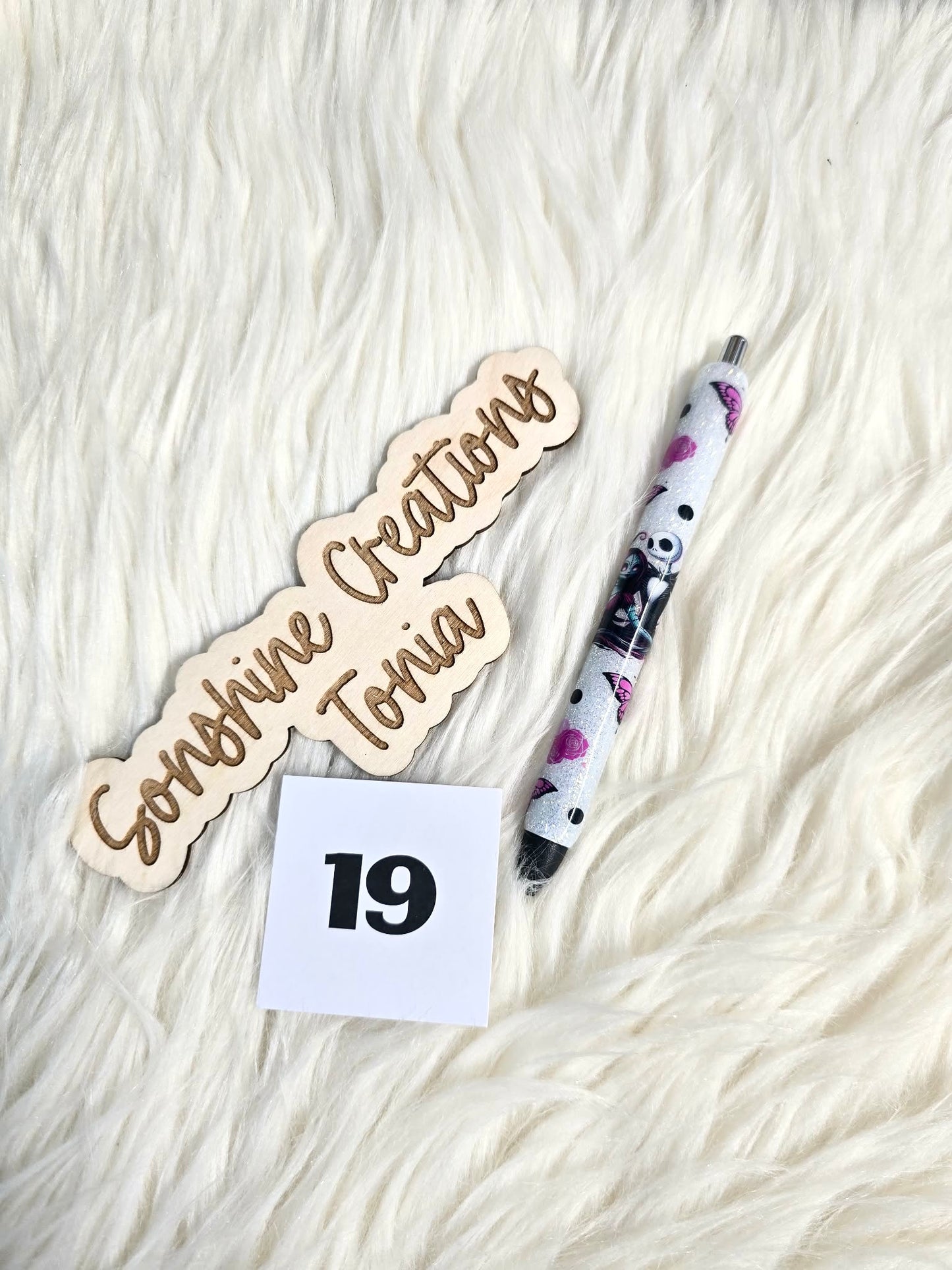 #19 Ready to ship pen (as pictured)