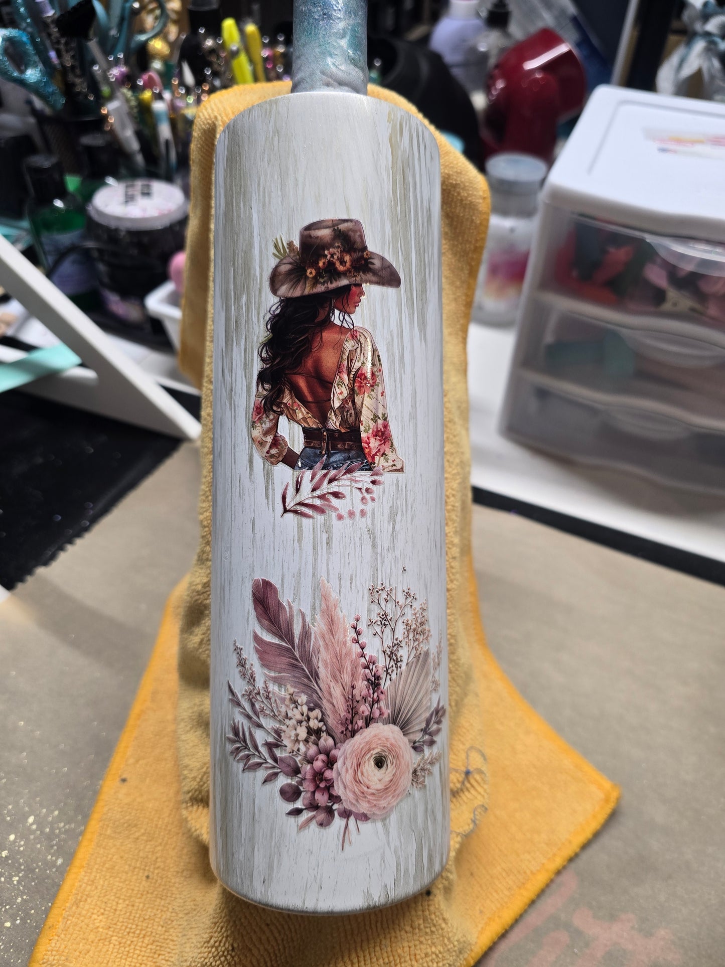 30oz skinny- western woodgrain " Wild hearts bloom sofly"
