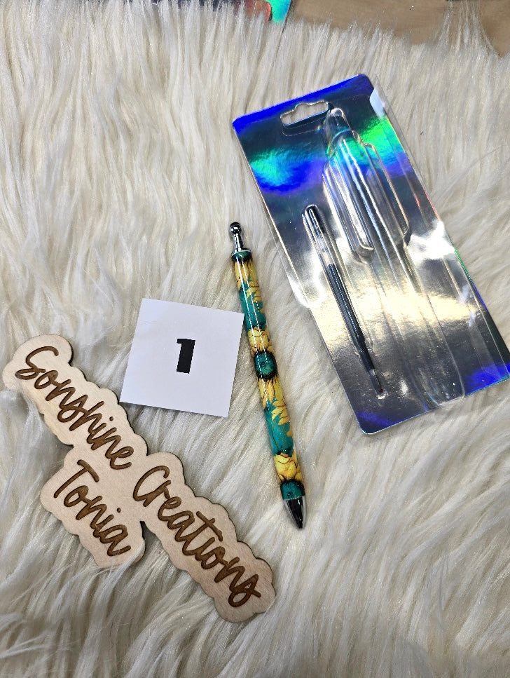 #1 Ready to ship pen (as pictured)