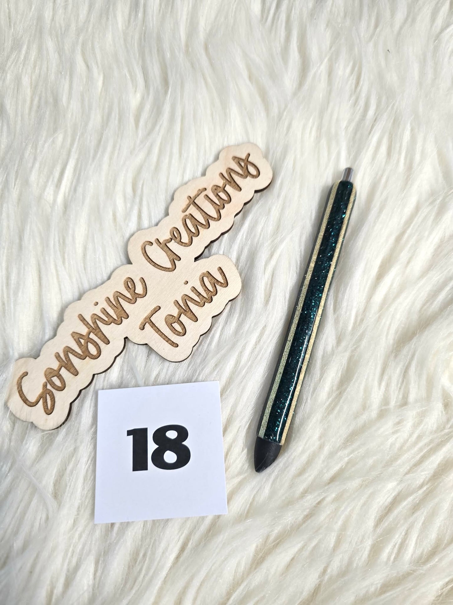 #18 Ready to ship pen (as pictured)