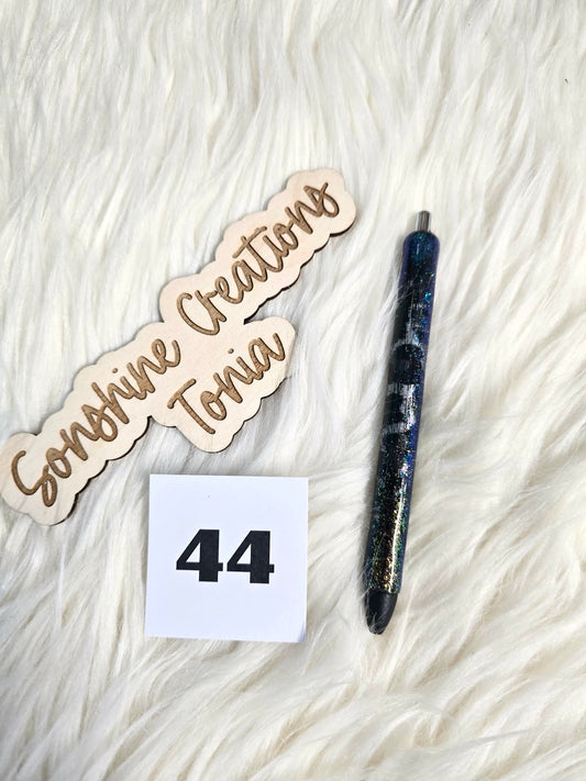 #44 Ready to ship pen (as pictured)