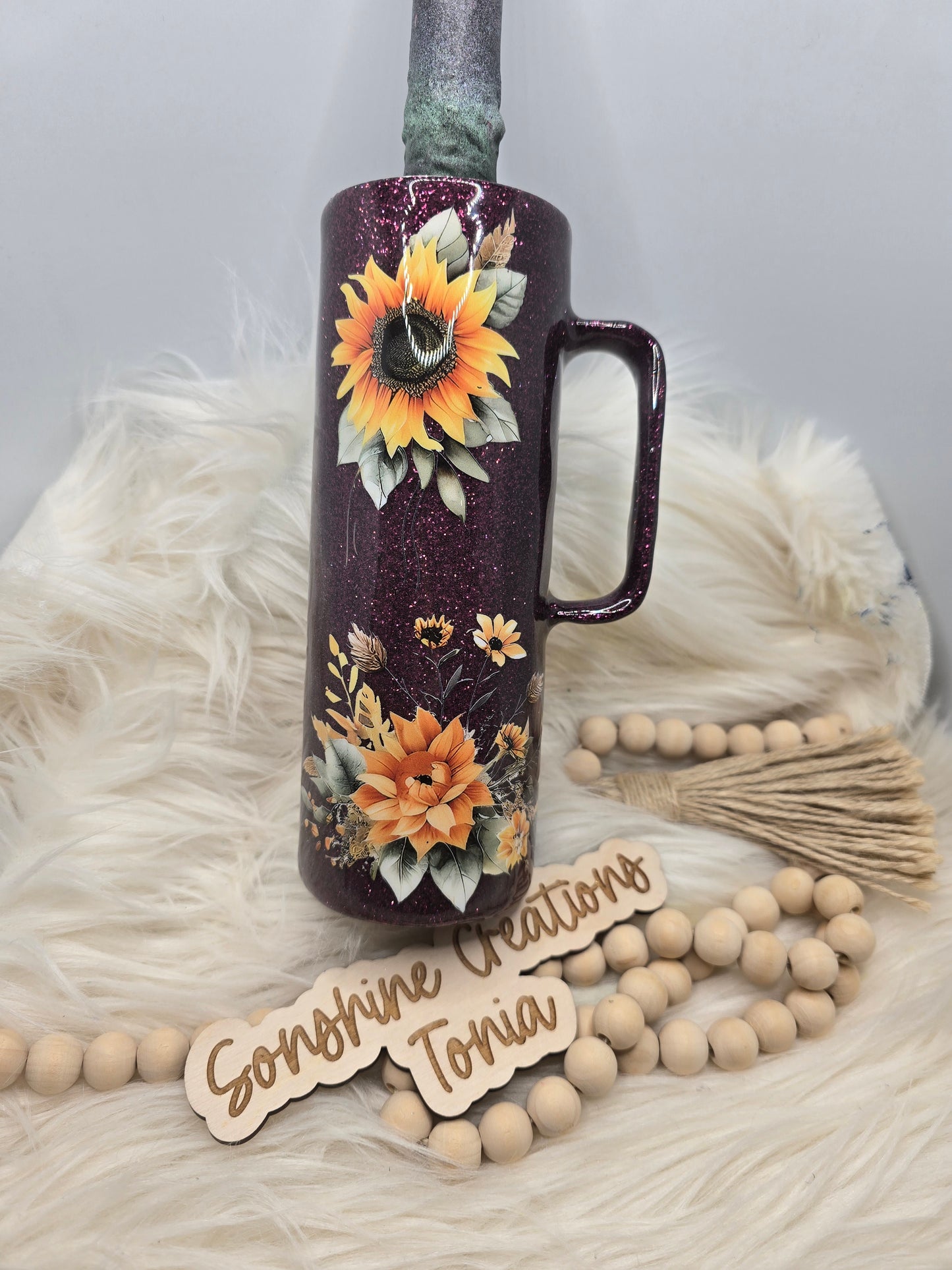 20oz Skinny Hoggdle- Plymouth, sunflowers, she is quote