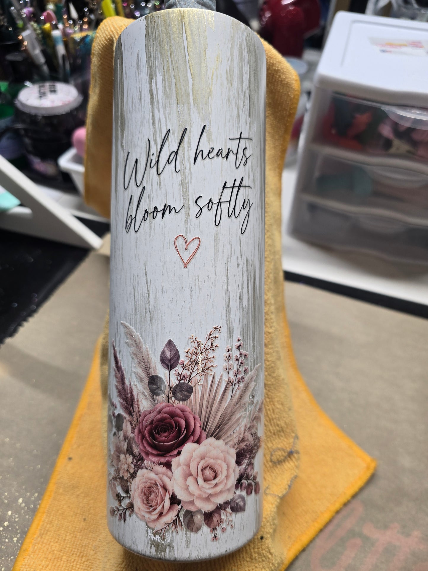 30oz skinny- western woodgrain " Wild hearts bloom sofly"